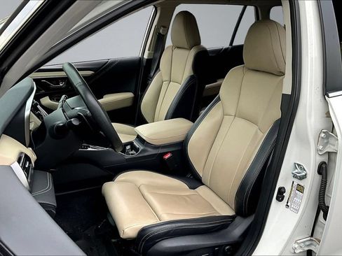 Used 2025 Subaru Outback Limited AWD/4WD image 18