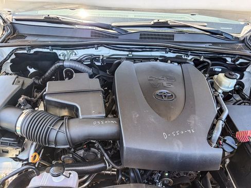 Used 2017 Toyota Tacoma TRD Sport AWD/4WD image 55