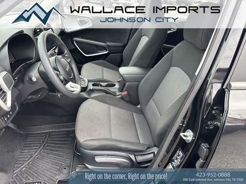 Used 2024 Kia Soul LX w/ Option Group 015 FWD image 13