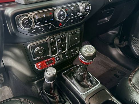 Used 2019 Jeep Wrangler Unlimited Rubicon w/ Uconnect 4C Nav & Sound Group AWD/4WD image 35