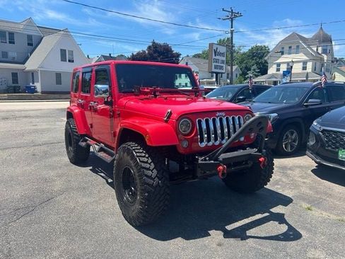 Used 2014 Jeep Wrangler Unlimited Sahara w/ Mopar Chrome Edition Group AWD/4WD image 5
