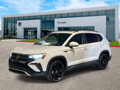 Certified 2022 Volkswagen Taos SE w/ Panoramic Sunroof Package