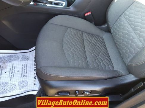 Used 2018 Chevrolet Equinox LT image 18