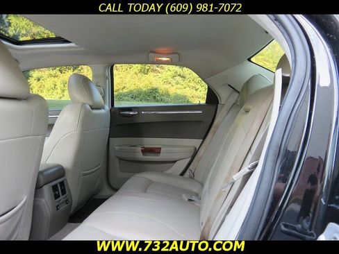 Used 2008 Chrysler 300 C w/ Protection Group II image 9