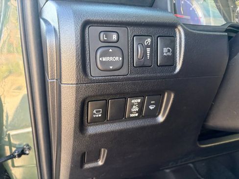 Used 2022 Toyota 4Runner Limited AWD/4WD image 31
