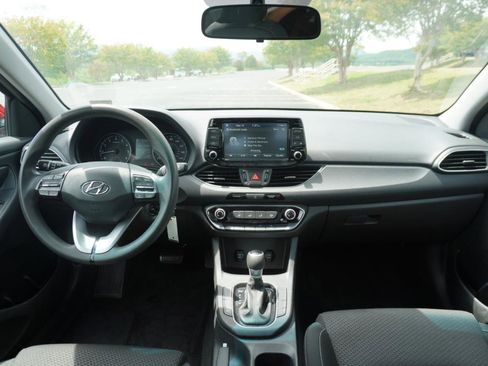 Used 2018 Hyundai Elantra GT FWD image 23