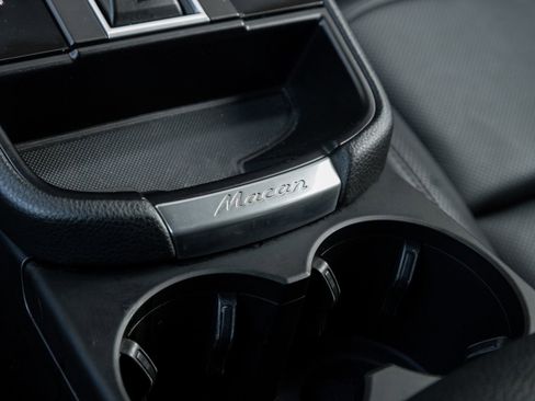 Certified 2023 Porsche Macan S AWD/4WD image 28