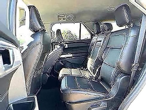 Used 2023 Ford Explorer Limited AWD/4WD image 10