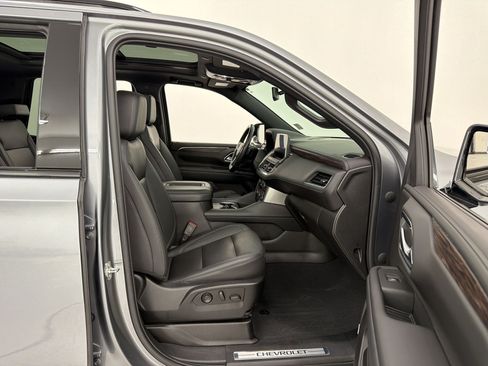 Used 2022 Chevrolet Tahoe Z71 w/ Luxury Package AWD/4WD image 26