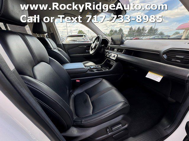 Used 2025 Honda Pilot EX-L image 11
