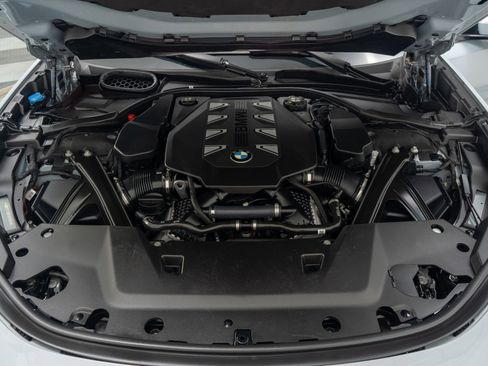 Used 2023 BMW 760i xDrive AWD/4WD image 12