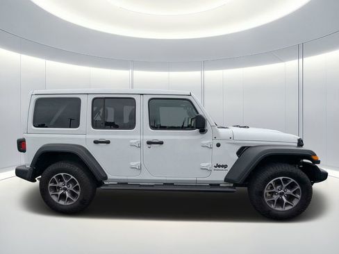 Used 2024 Jeep Wrangler Unlimited Sport AWD/4WD image 3