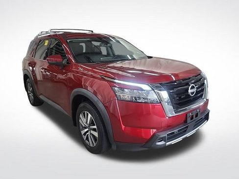Used 2024 Nissan Pathfinder SL FWD image 9