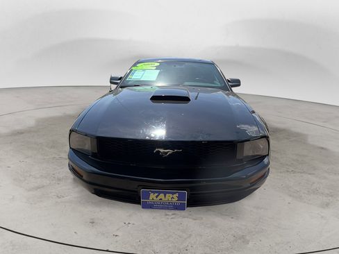 Used 2006 Ford Mustang Coupe RWD image 2