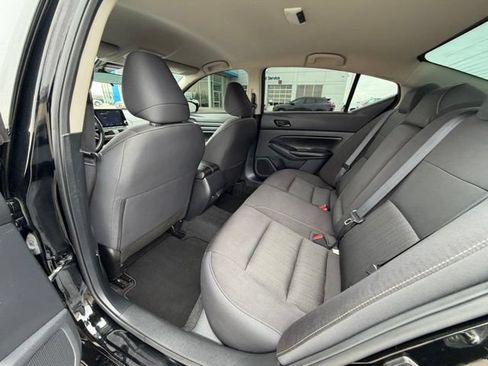 Used 2025 Nissan Altima 2.5 SV FWD image 18