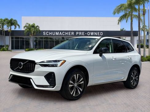 Used 2024 Volvo XC60 B5 Core AWD/4WD image 3