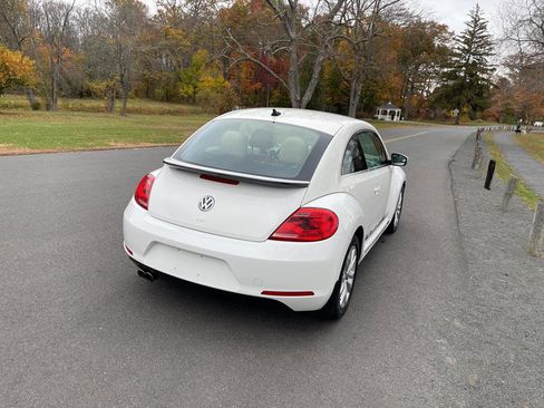 Used 2013 Volkswagen Beetle TDI image 3