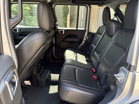 Used 2021 Jeep Wrangler Unlimited Rubicon AWD/4WD image 30