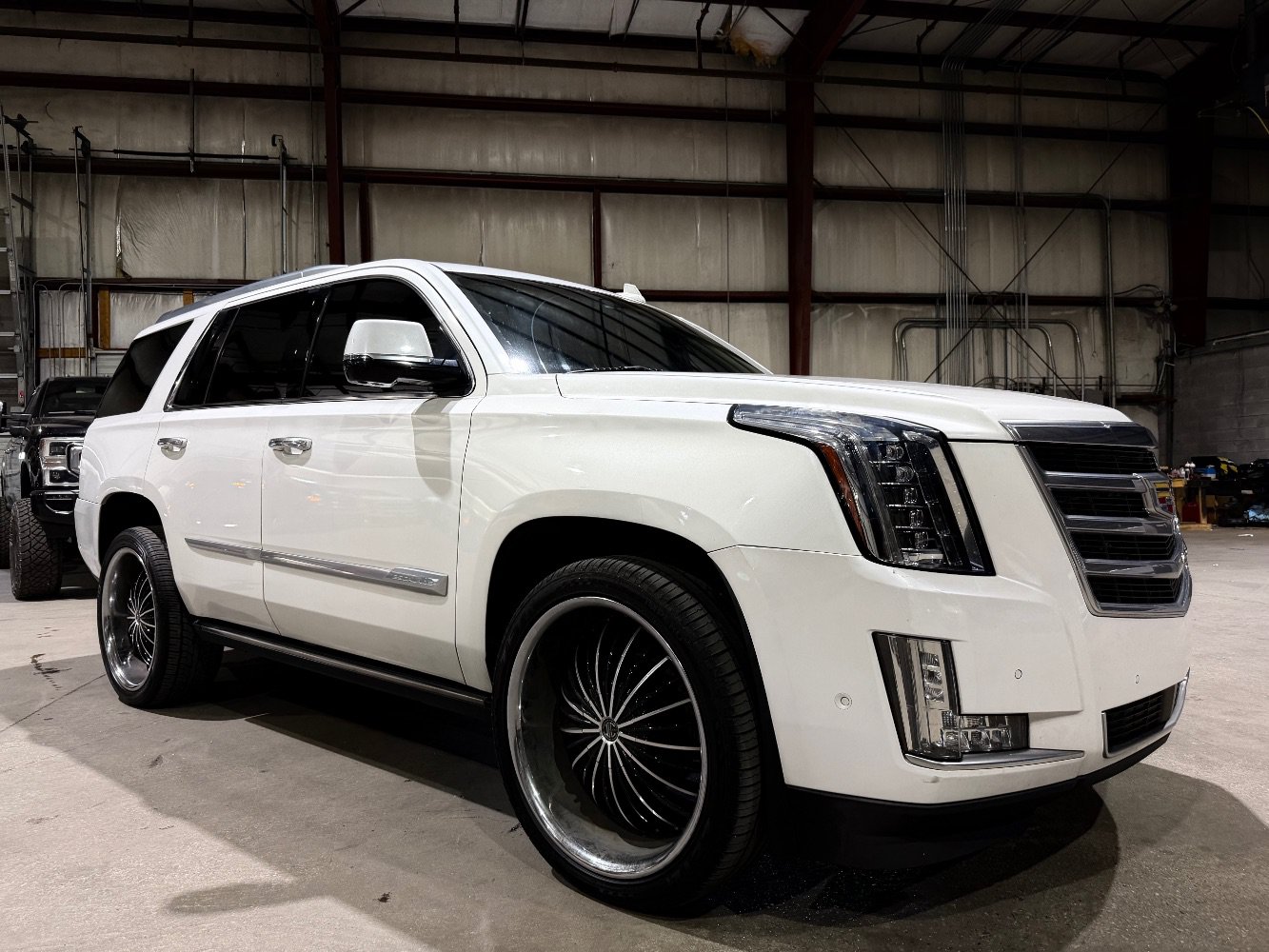 Used 2017 Cadillac Escalade Premium Luxury RWD image 1