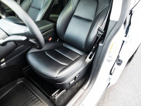 Used 2024 Tesla Model Y 2WD image 19