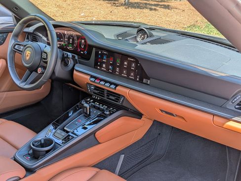 Certified 2025 Porsche 911 Targa 4 GTS AWD/4WD image 27