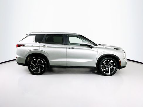 Used 2024 Mitsubishi Outlander SE image 10
