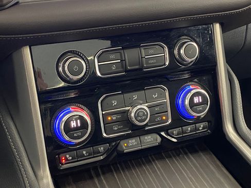 Used 2021 GMC Yukon Denali w/ Denali Premium Package image 27