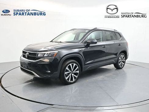 Used 2024 Volkswagen Taos SE FWD image 1