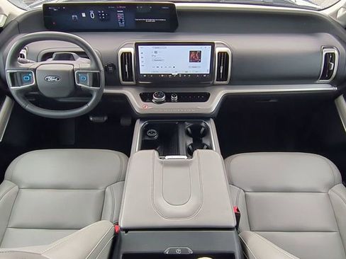 Used 2025 Ford Expedition Active image 16