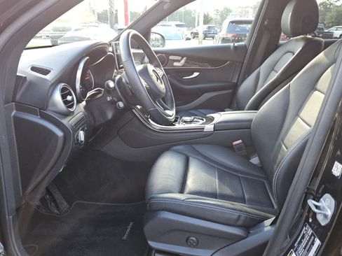 Used 2019 Mercedes-Benz GLC 300 4MATIC image 3