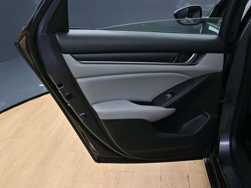 Used 2018 Honda Accord EX image 37