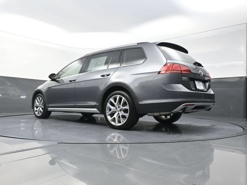 Used 2018 Volkswagen Golf Alltrack SEL AWD/4WD image 28