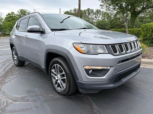 Used 2018 Jeep Compass Latitude w/ Popular Equipment Group FWD image 10