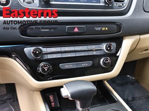 Used 2021 Kia Sedona EX image 20
