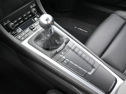 Used 2025 Porsche 718 Cayman image 23