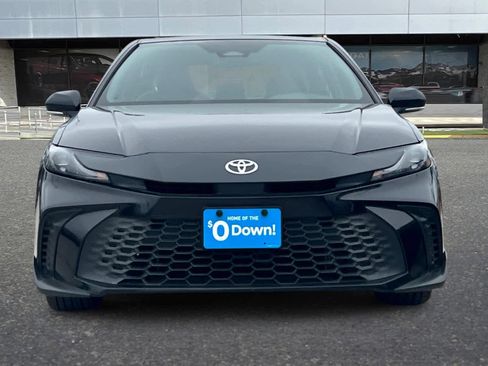 Used 2025 Toyota Camry SE image 11