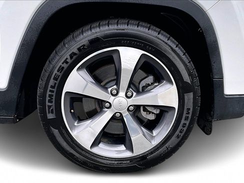 Certified 2020 Jeep Cherokee Limited image 31