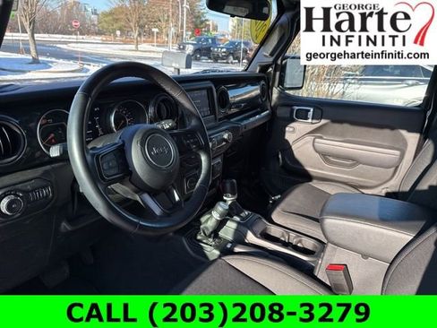 Used 2022 Jeep Wrangler Unlimited Sport image 19
