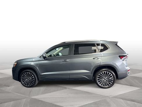 Certified 2025 Volkswagen Taos SE FWD image 5