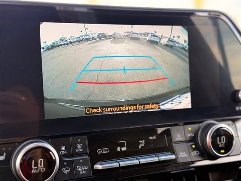 Used 2024 Toyota Highlander XLE image 14