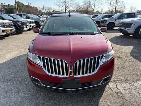 Used 2013 Lincoln MKX AWD image 2