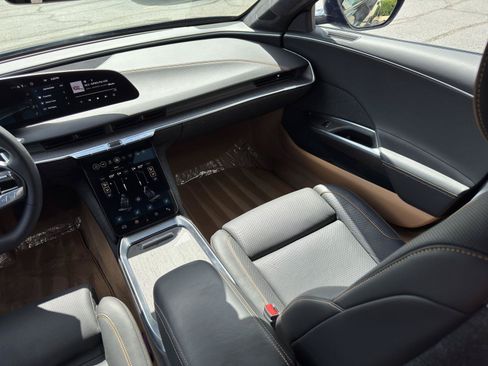 Used 2025 Lucid Air Touring AWD/4WD image 34