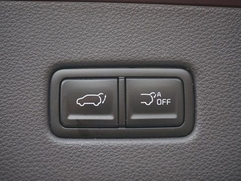 Used 2022 Kia Carnival EX image 11