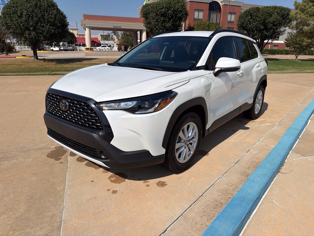 Used 2023 Toyota Corolla Cross LE FWD image 7