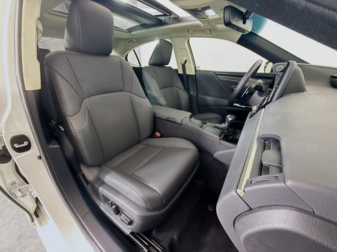 Certified 2022 Lexus ES 350 w/ Premium Package image 27