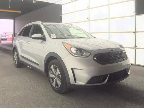 Used 2019 Kia Niro LX FWD image 2
