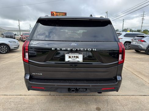Used 2025 Ford Expedition Active AWD/4WD image 4