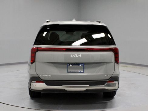 Used 2025 Kia Carnival SX FWD image 11