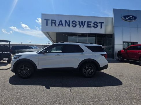New 2026 Ford Explorer ST-Line w/ ST-Line Street Pack AWD/4WD image 2