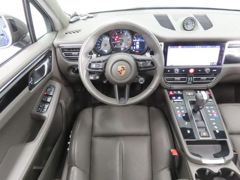 Certified 2024 Porsche Macan AWD/4WD image 16